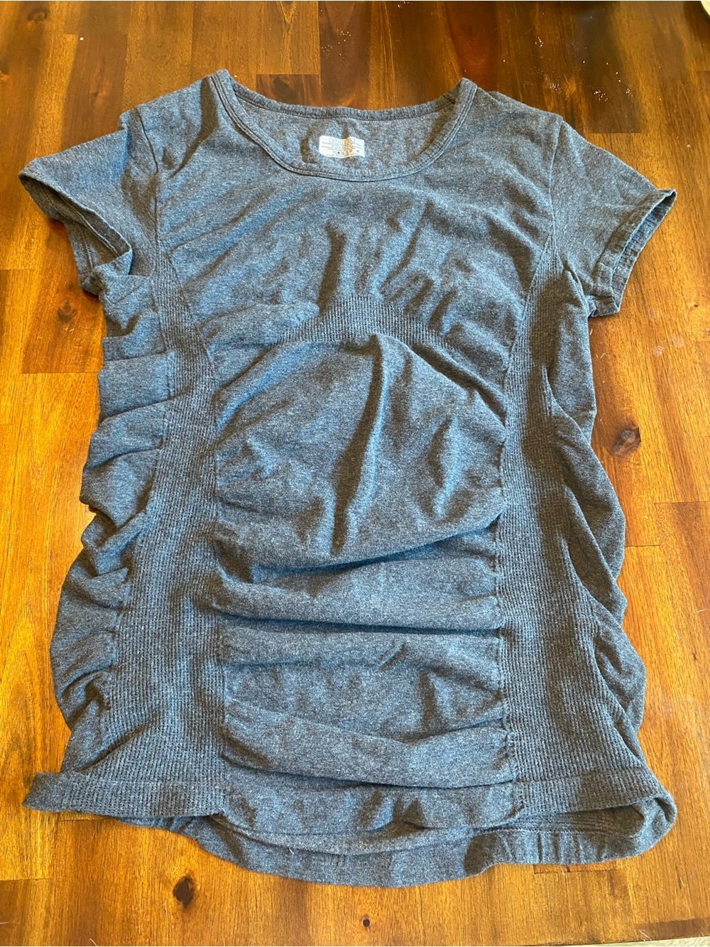 Athleta dark Charcoal Gray Short Sleeve Top  has flattering and cooling ruching